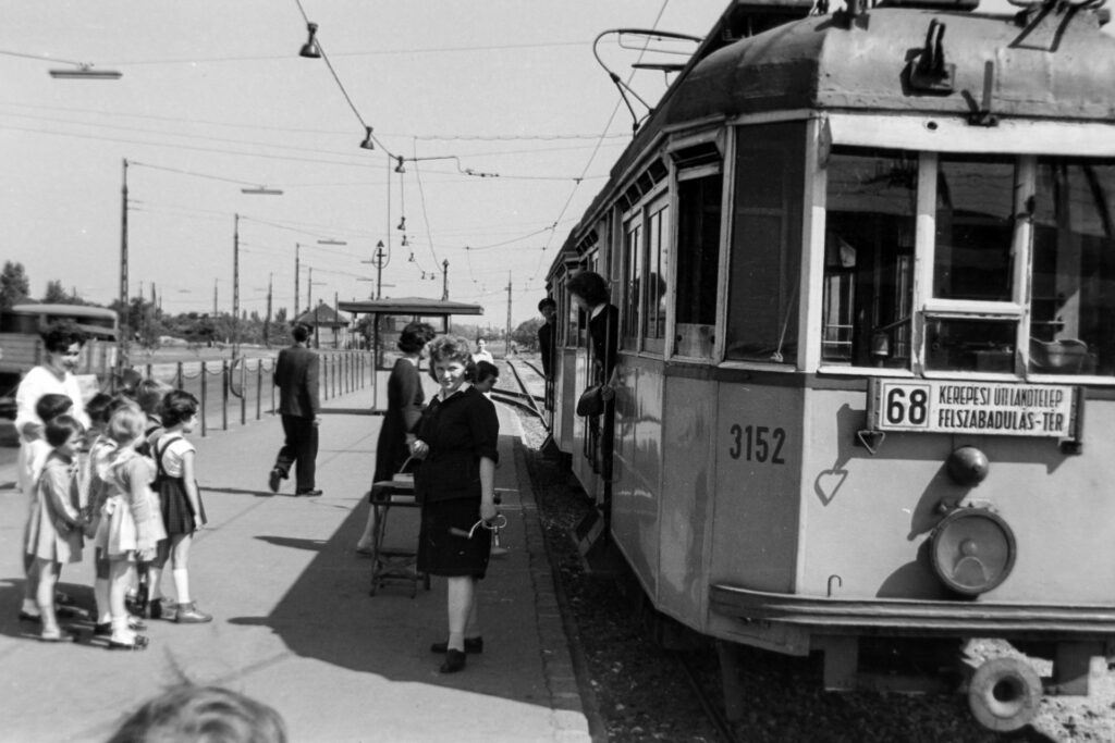 Örs vezér tere, 68-as villamos-végállomása, 1961. Forrás: Németh Tamás/ Fortepan