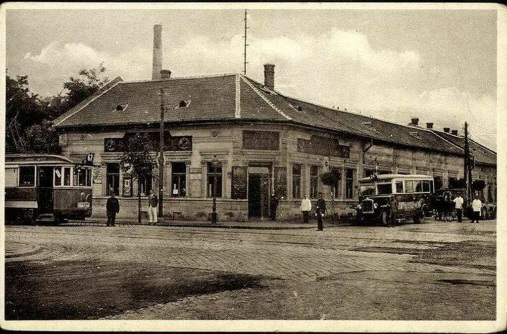 67-es villamos és a 24-es busz az Öv utcánál, 1929-31 k. Forrás: Budapest régi képeken (Facebook)