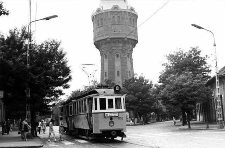 10-es villamos az Újpesti víztoronynál. Forrás: Budapest régi képeken (FB-csoport)