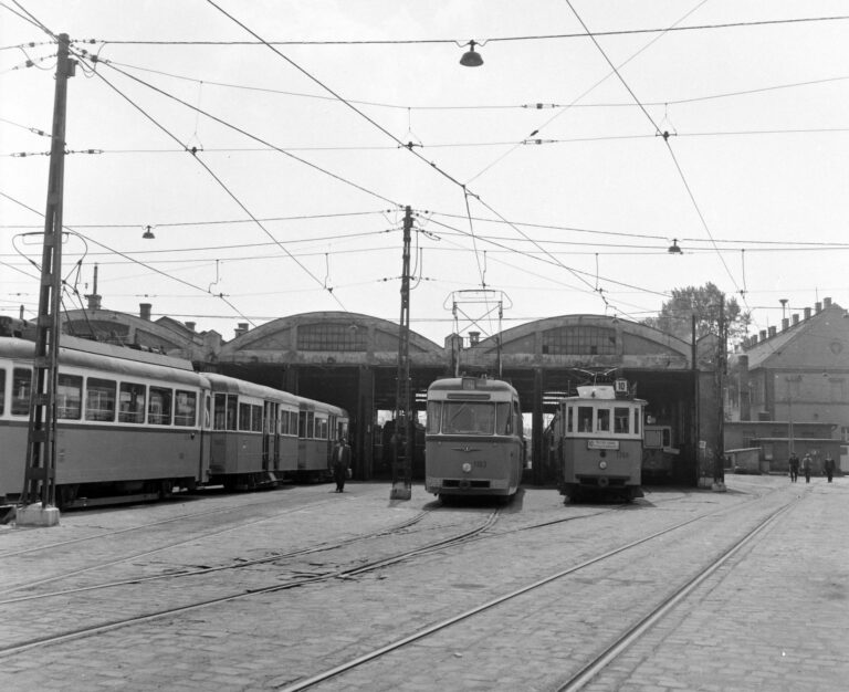 Pozsonyi utca, Angyalföld kocsiszín, 1975. Forrás: Fortepan / UVATERV