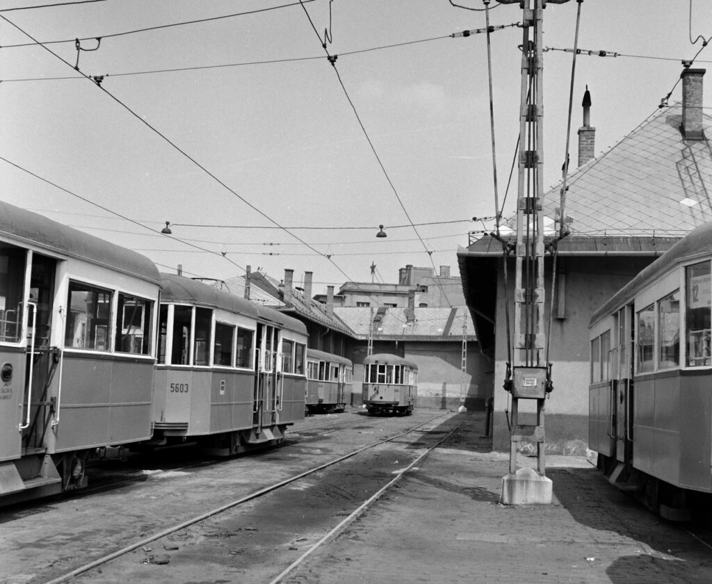 Pozsonyi utca, Angyalföld kocsiszín, 1975. Forrás: Fortepan / UVATERV