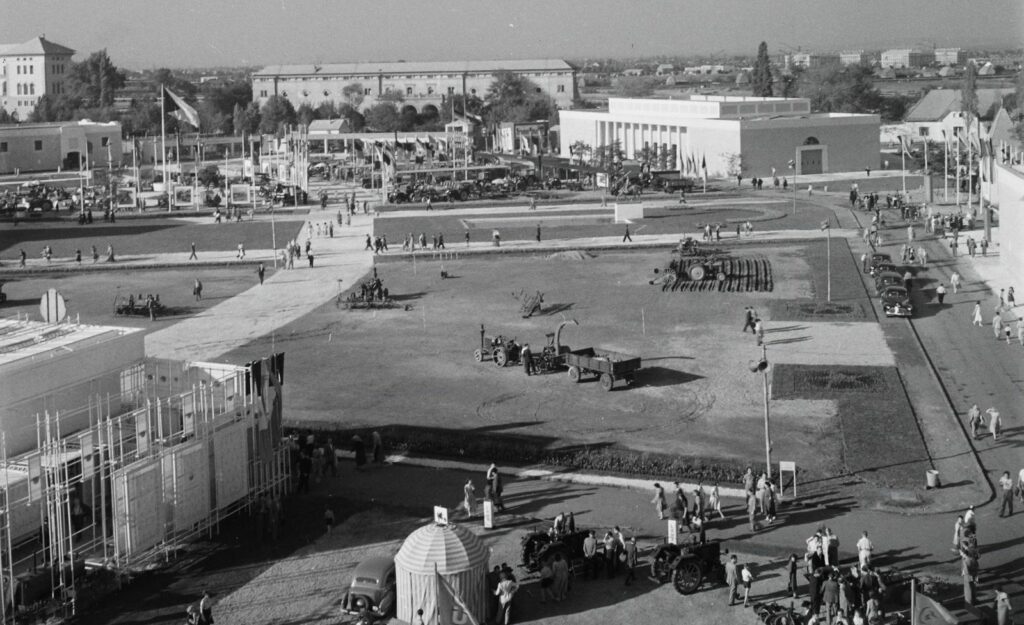 Mezőgazdasági Kiállítás az Albertirsai úti vásár területén, 1954. Forrás: Fortepan / Kotnyek Antal