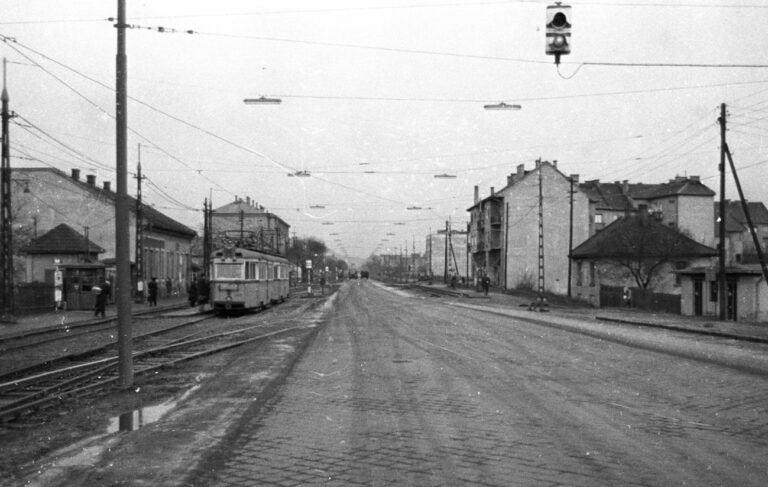 Fehérvári út az Albertfalva kitérőnél, 1960. Forrás: Fortepan/ UVATERV