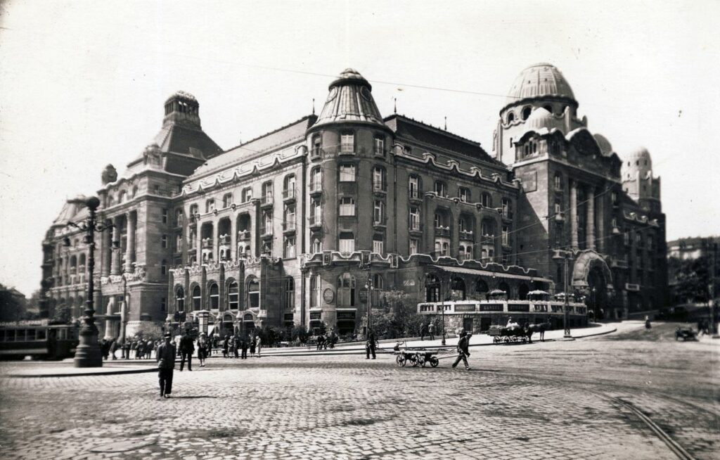 Szent Gellért tér, Gellért Szálló, 1937. Forrás:  Uj Nemzedék napilap / Fortepan