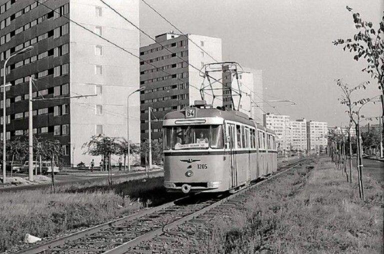 Vezér utca, 1979, 64-es villamos. Forrás: Budapest régi képeken (Facebook)