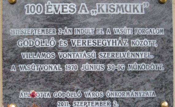 Gödöllő_veresegyház vasútvonal emléktáblája: Forrás: Wikipedia