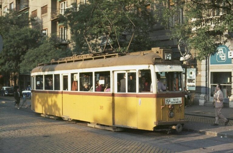 15-ös villamos végállomása a Jászai Mari téren, 1969. Budapest régki képeken (Facebook)