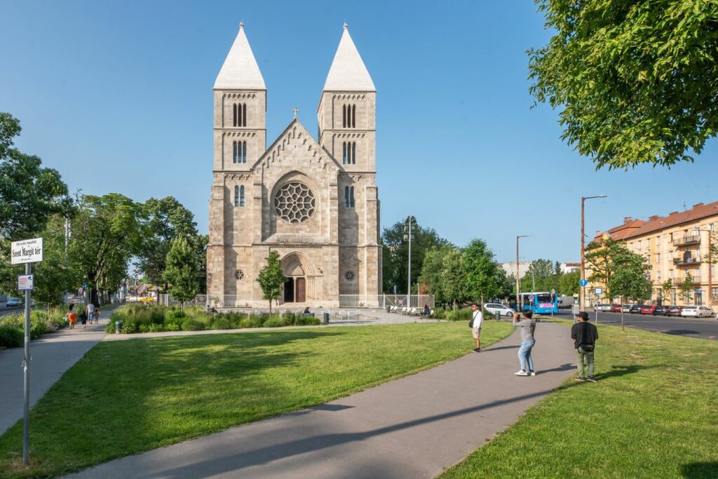 Szent Margit templom. Forrás: epiteszforum.hu